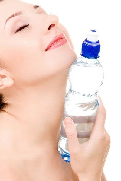 Vacker kvinna med flaska rent vatten — Stockfoto
