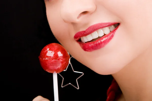 Mujer divertida con dulces — Foto de Stock