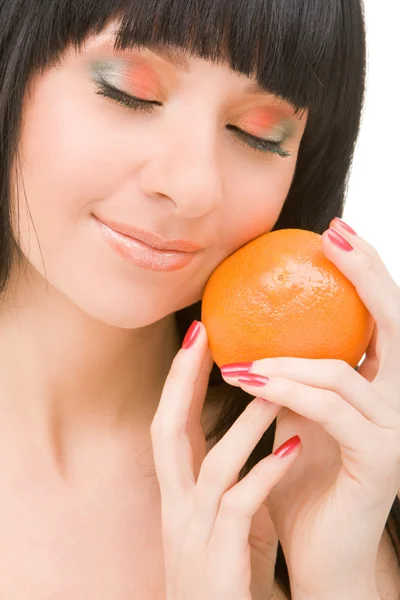 Mooie vrouw met oranje — Stockfoto