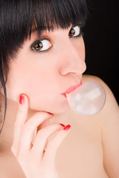 Výraz žena fouká žvýkačky — Stock fotografie