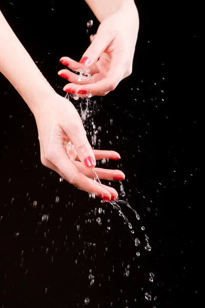 Cuidado com a sensualidade mãos da mulher — Fotografia de Stock