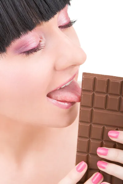 吃巧克力的美丽女人 — 图库照片