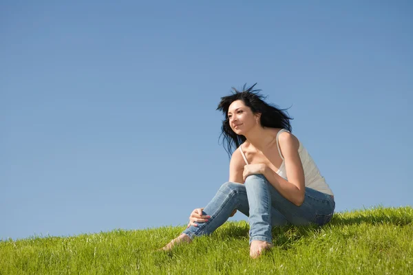 Happy young woman rest on the green grass — Stock Photo, Image