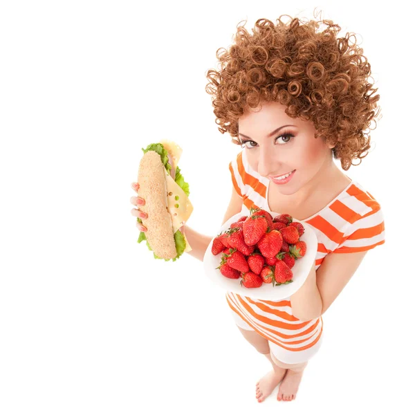 Leuke vrouw met aardbei en sandwich op de witte achtergrond — Stockfoto