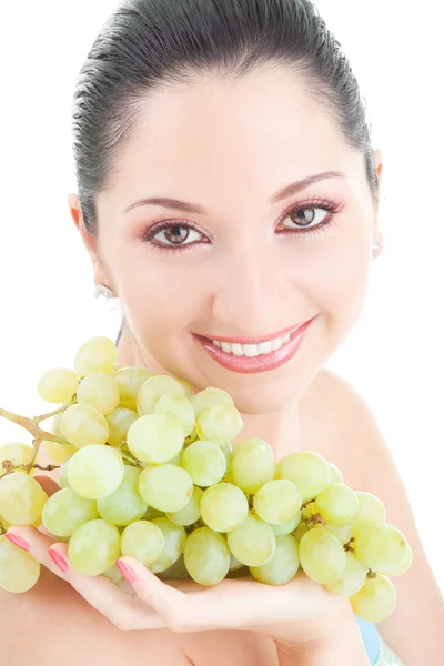 Mulher bonita com uva no fundo branco — Fotografia de Stock