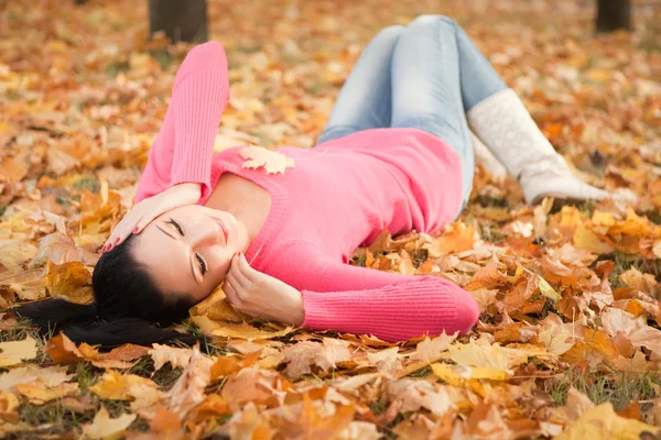 stock image Young pretty woman rest in the autumn park