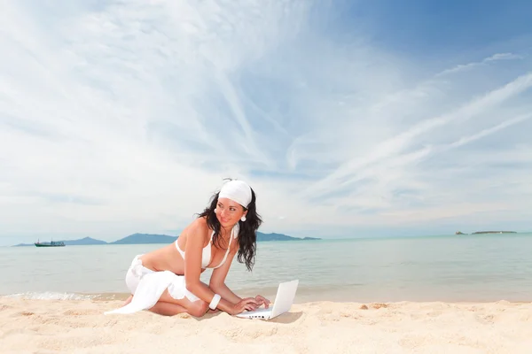 Cute woman with white laptop on the summer beach — Stock Photo, Image