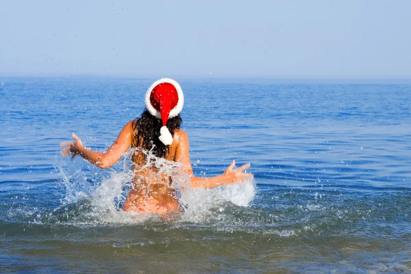 Giovane ragazza Santa sexy nel mare — Foto Stock