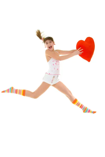 Šťastná dívka skákání se srdcem — Stock fotografie