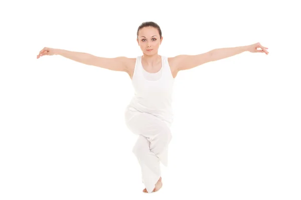 Jonge vrouw doet yoga oefening — Stockfoto