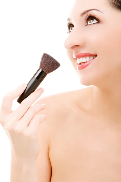 Mulher bonita com uma escova de maquiagem — Fotografia de Stock