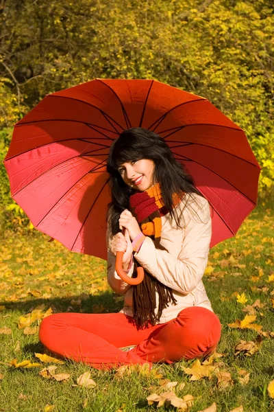 Young pretty woman in the autumn park — Stock Photo, Image