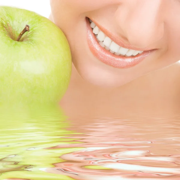 Healthy teeth and green apple — Stock Photo, Image