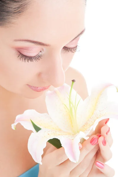 Ung kvinna med lily flower — Stockfoto