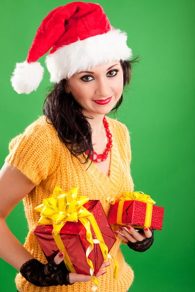 Διασκεδαστικό santa γυναίκα με χριστουγεννιάτικο δώρο — Φωτογραφία Αρχείου