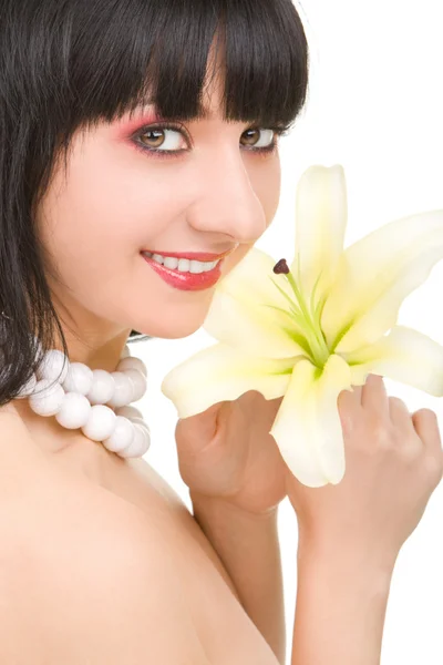 ユリの花を持つ美しい女性 — ストック写真
