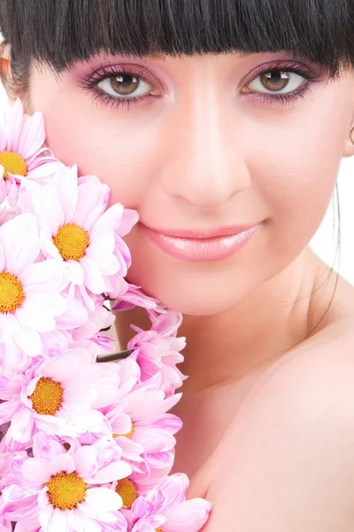Młoda kobieta z różowe kwiaty — Zdjęcie stockowe