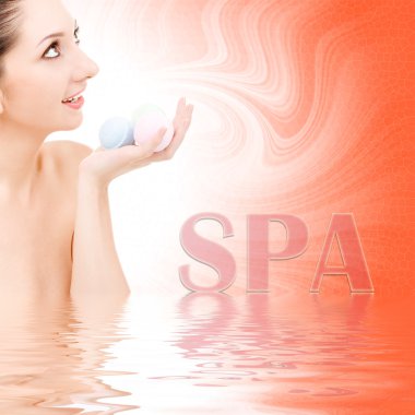 spa için aromatik topları ile genç kadın