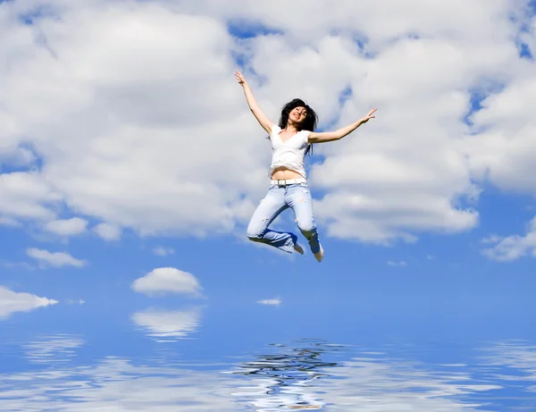 Espressiva giovane donna sta volando — Foto Stock