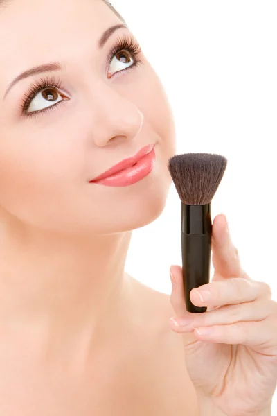Mujer joven bonita con un cepillo de maquillaje —  Fotos de Stock