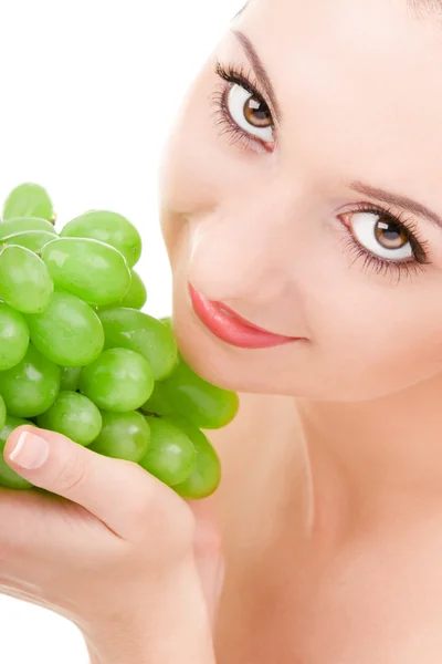 Mujer bonita con uva verde — Foto de Stock