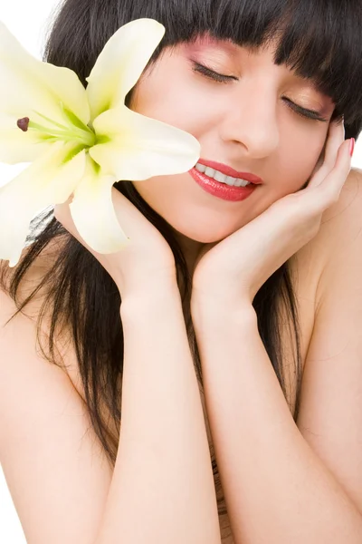 Молодая женщина с цветком лилии — стоковое фото