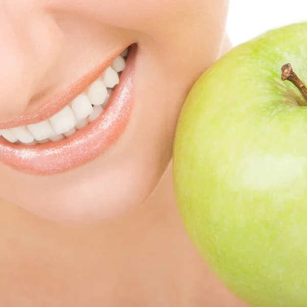 健康的牙齿和青苹果 — 图库照片