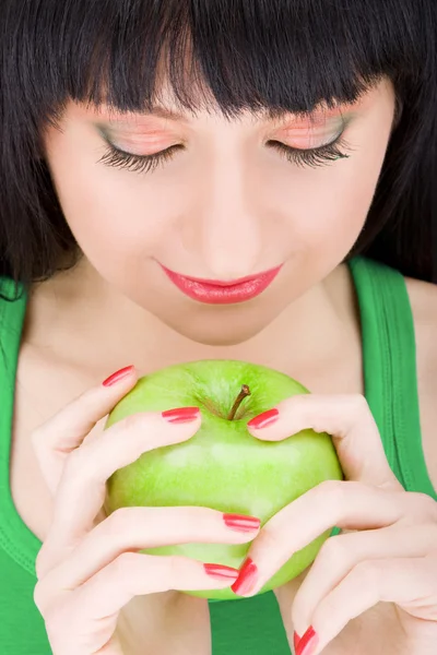 Сладкая девушка с яблоком — стоковое фото
