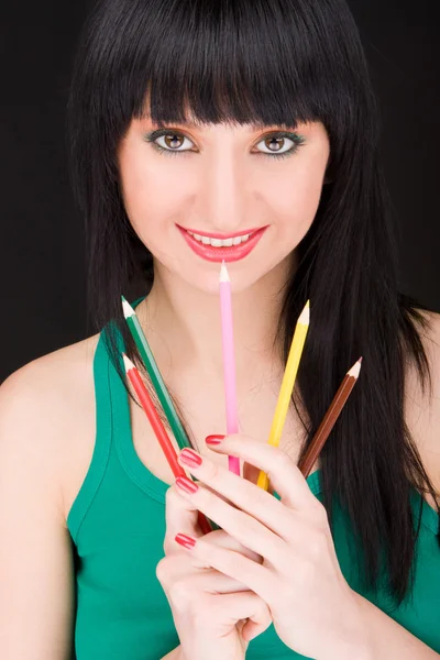 Jonge vrouw met varicolored potloden — Stockfoto
