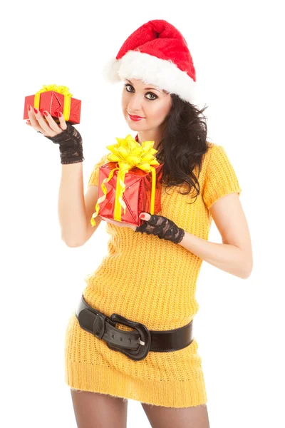 Spaß Weihnachtsmann Frau mit Weihnachtsgeschenk — Stockfoto