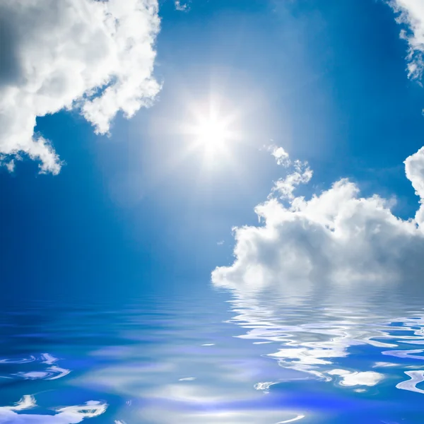 Kék tenger és a napos ég háttere — Stock Fotó