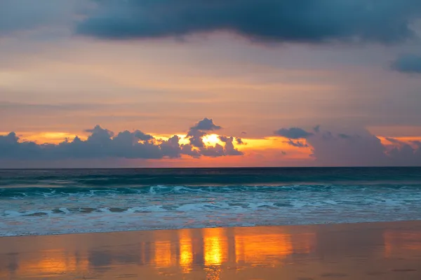 바다에 떠 있는 태양 — 스톡 사진