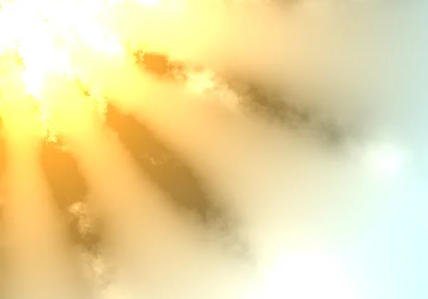 Güneş bulutların arasında parlıyor — Stok fotoğraf