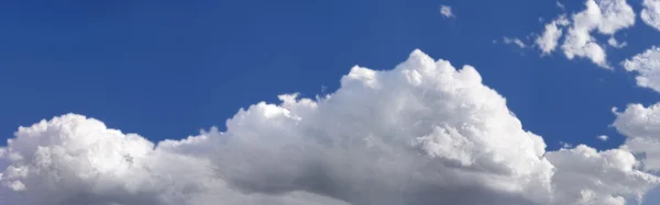 Våren moln — Stockfoto
