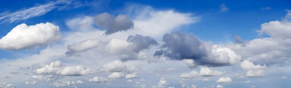 Облачная панорама — стоковое фото