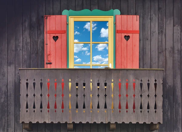 Balkon w drewnianym domku — Zdjęcie stockowe
