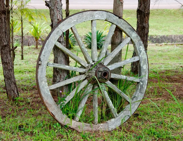 旧木製の車輪 — ストック写真