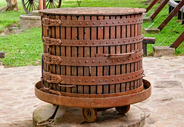 Древнее оборудование виноградника — стоковое фото