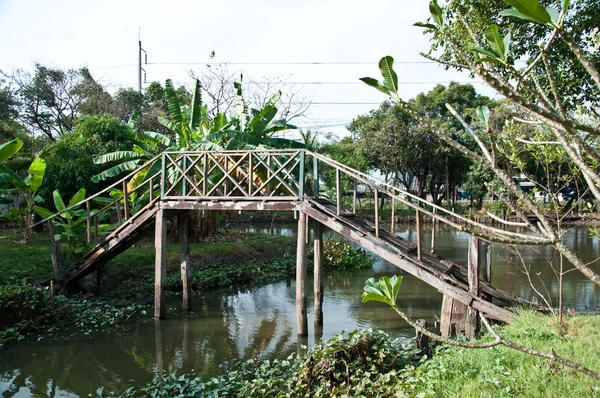 Die alte Holzbrücke — Stockfoto