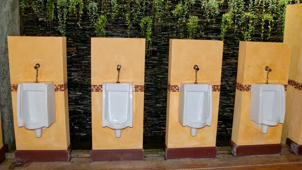 Het ontwerp van de toiletpot urinate — Stockfoto