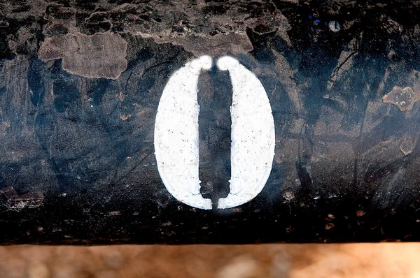Le nombre 0 sur la vieille surface de fer rouillé — Photo