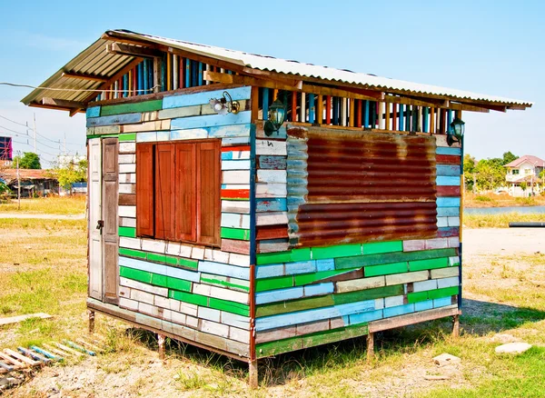 Das bunte Holzhaus — Stockfoto