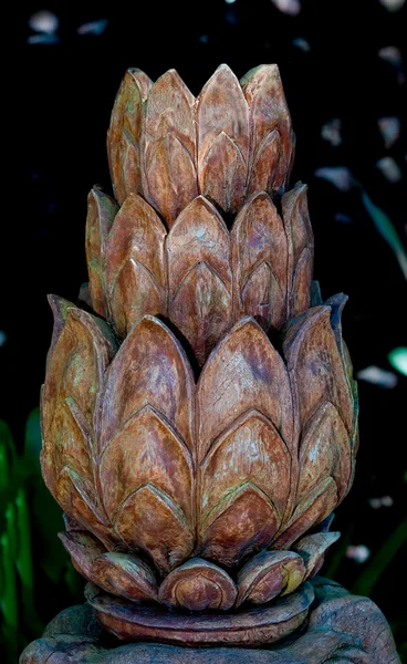 Carving trät av lotus — Stockfoto