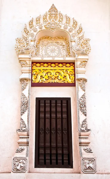 Krásná okna v chrámu — Stock fotografie