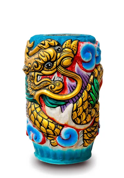 La pentola colorata bastone di ceramica del drago isolato su dorso bianco — Foto Stock