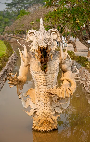 Lo stato del diavolo a Wat Rong Khun, Chiangrai, Thailandia — Foto Stock