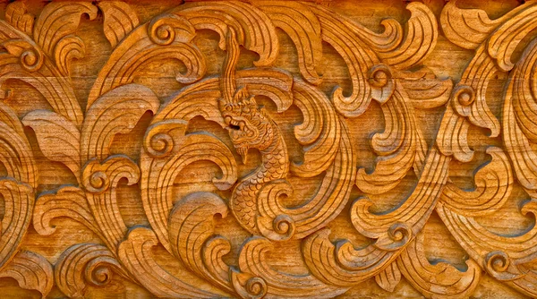 A madeira de escultura de naga — Fotografia de Stock