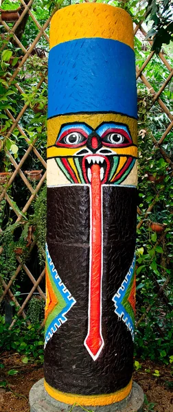 토템 기둥의 다채로운 — 스톡 사진