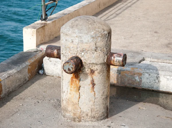 The Old concrete cleat of pier — Stock Photo, Image