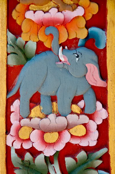 大象不丹风格的木头雕刻 — 图库照片
